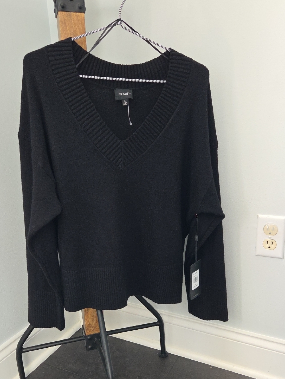 Cyrus Black V-Neck Ribbed Sweater
